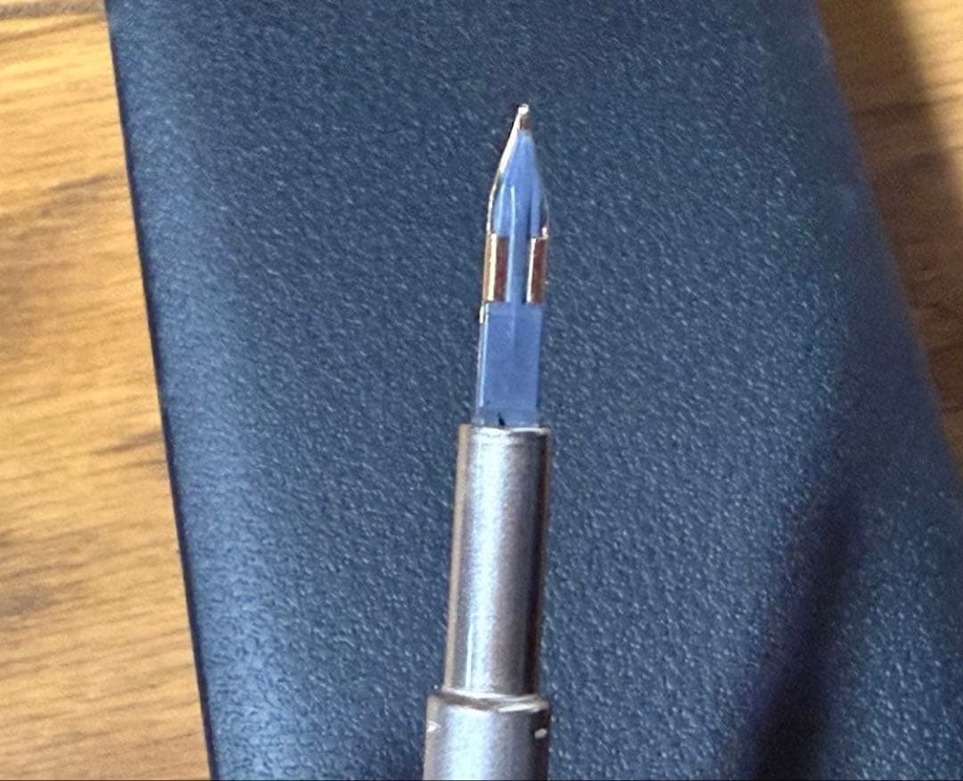 新品未使用　PILOTのキャップレス万年筆、ブラックインク付き、保証書あり。