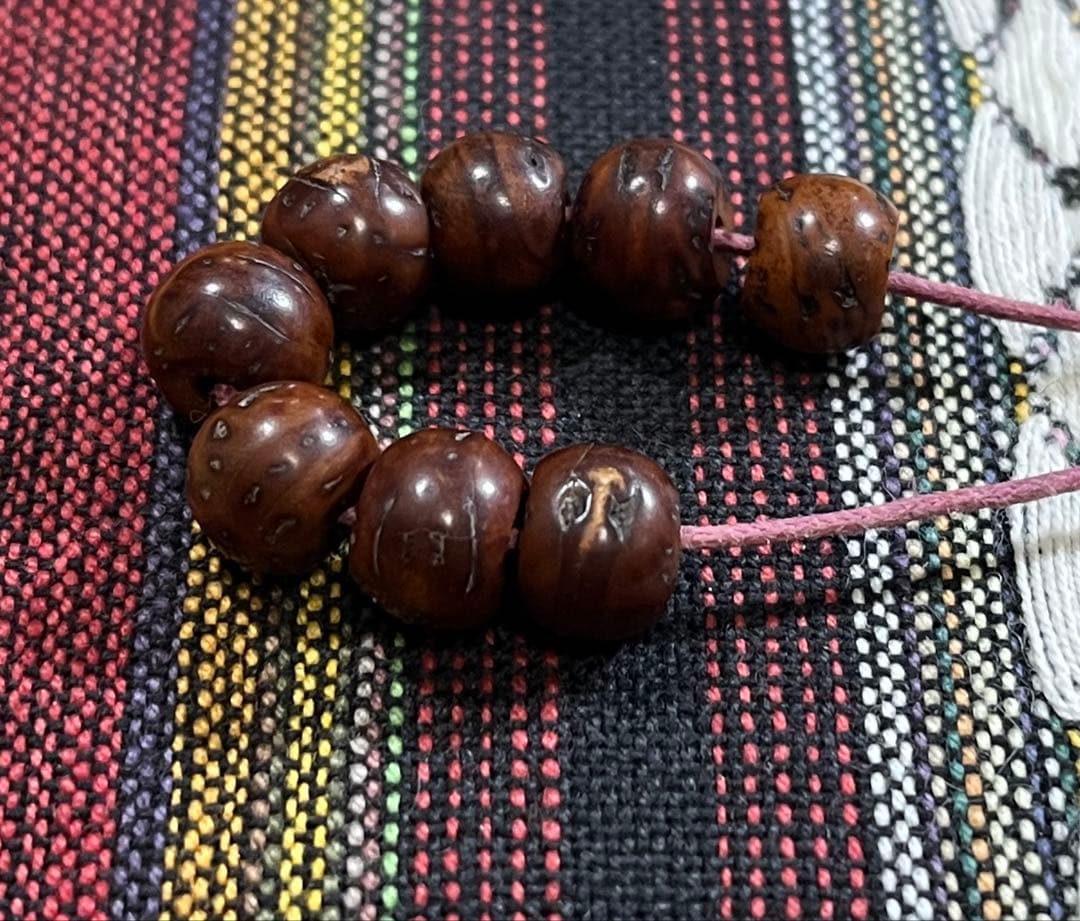 古い小粒の鳳眼菩提樹ビーズ　8個セット　骨董