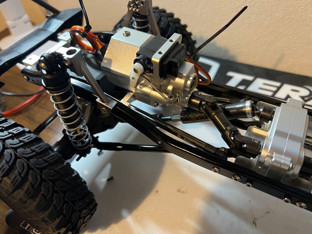 ☆最終価格☆ RCクローラー　axialボディ　2速 scx10風