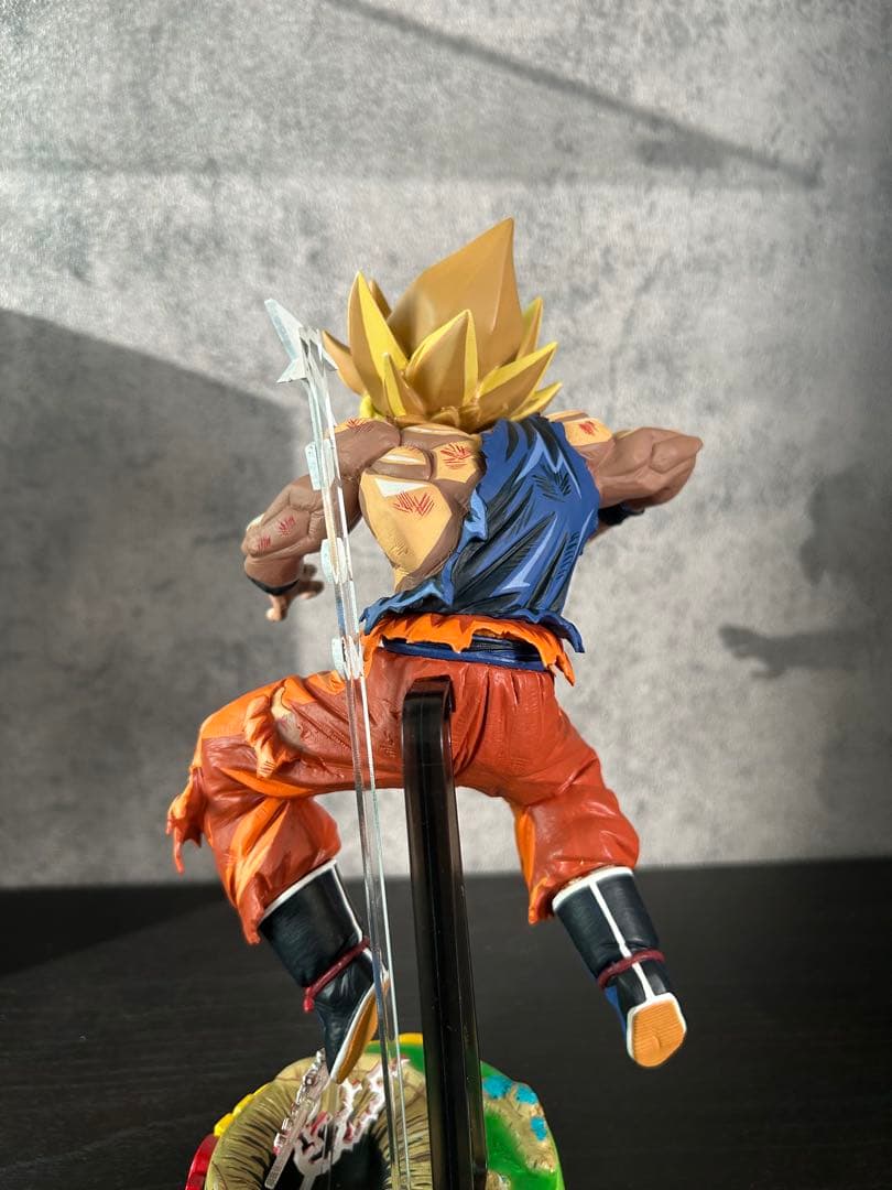 ドラゴンボール　孫悟空リペイントフィギュア　崩壊ナメック星ジオラマ台座付き