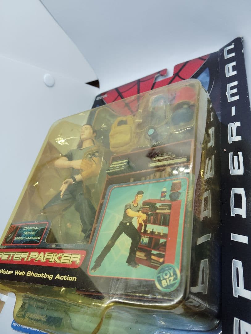 TOYBIZ スパイダーマン　ピーターパーカー　6インチアクションフィギュア