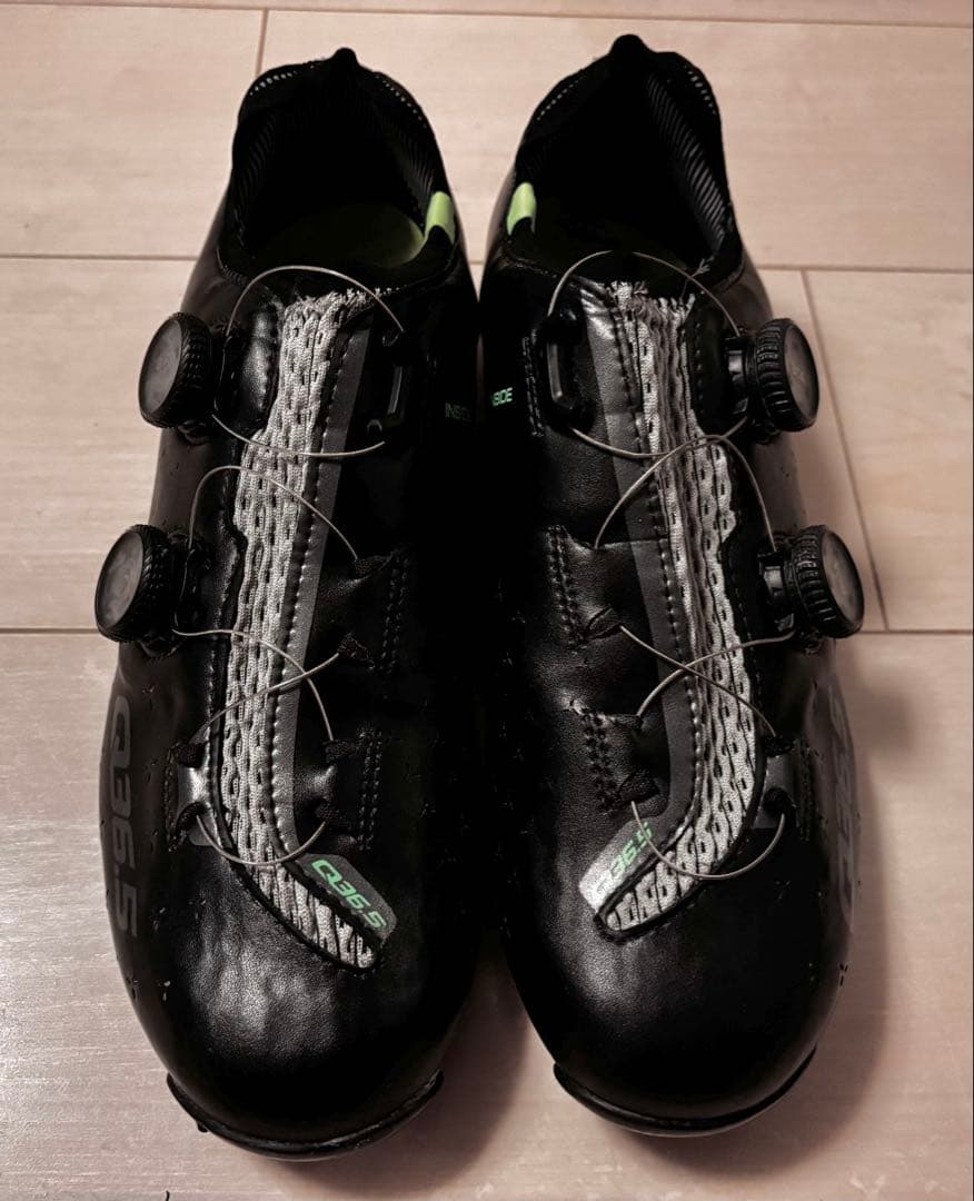 Q36.5 ユニークロード　ブラック　EU42サイズ 26.5〜27.0cm