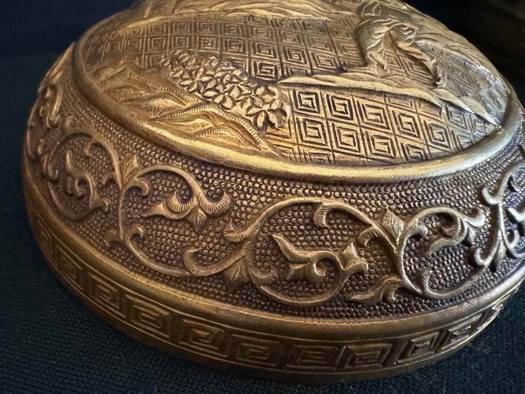 中国骨董　唐　金銅　人物寿紋彫り　香盒　宝石箱　茶道具　文房　置物(N-8)