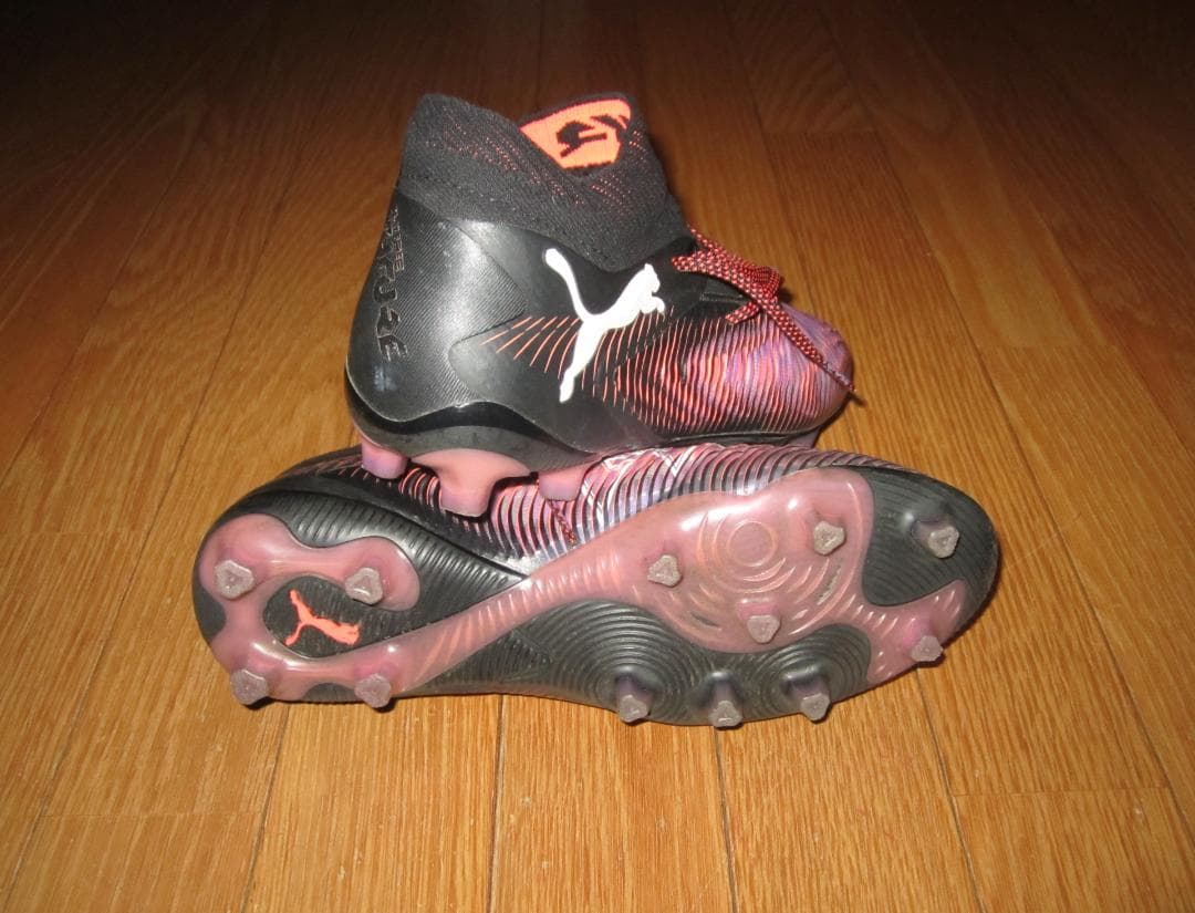 プーマのサッカースパイク「フューチャー8アルティメットAG」アンリミテッドパック