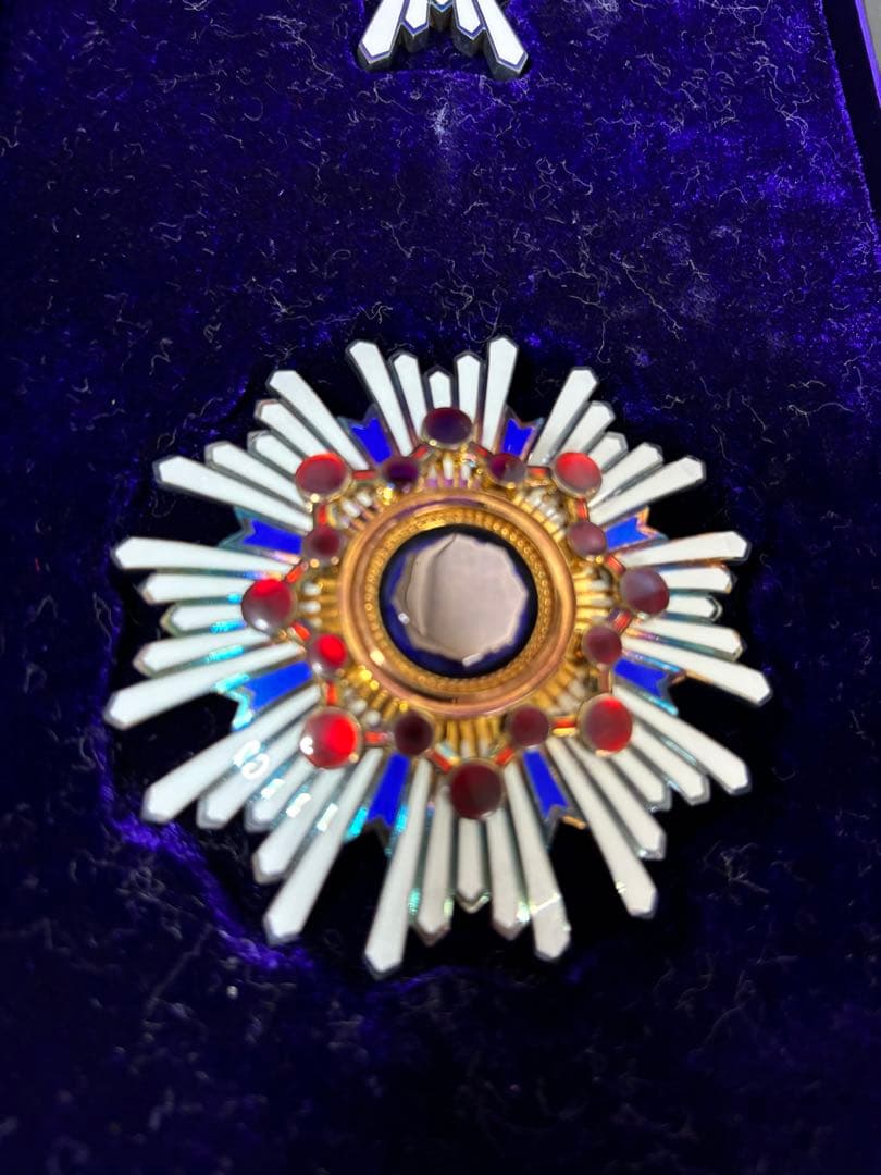 極美品 勲一等瑞宝章 共箱付き 勲章 徽章 当時物 現状品