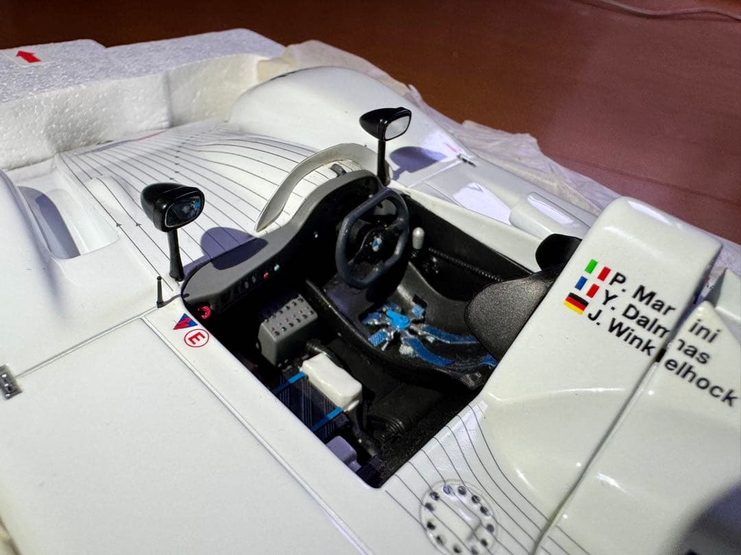 京商 1/18  V12 LMR 1991年ル・マン優勝車 エンジン付き