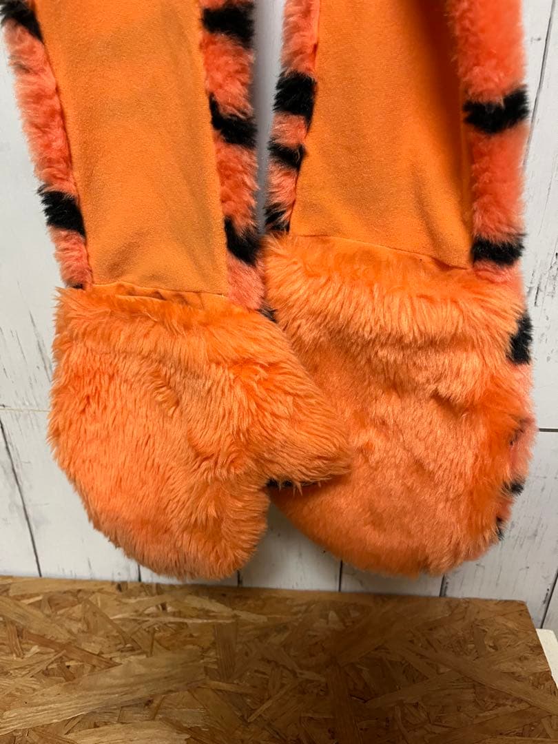 ディズニーリゾート　サリー　ティガー　マフラーキャップ　ファンキャップ