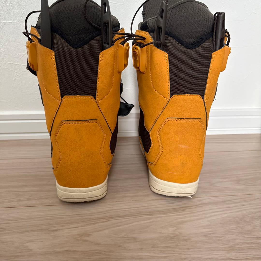 美品DEELUXE ID LARA ララ22.5 ベージュ