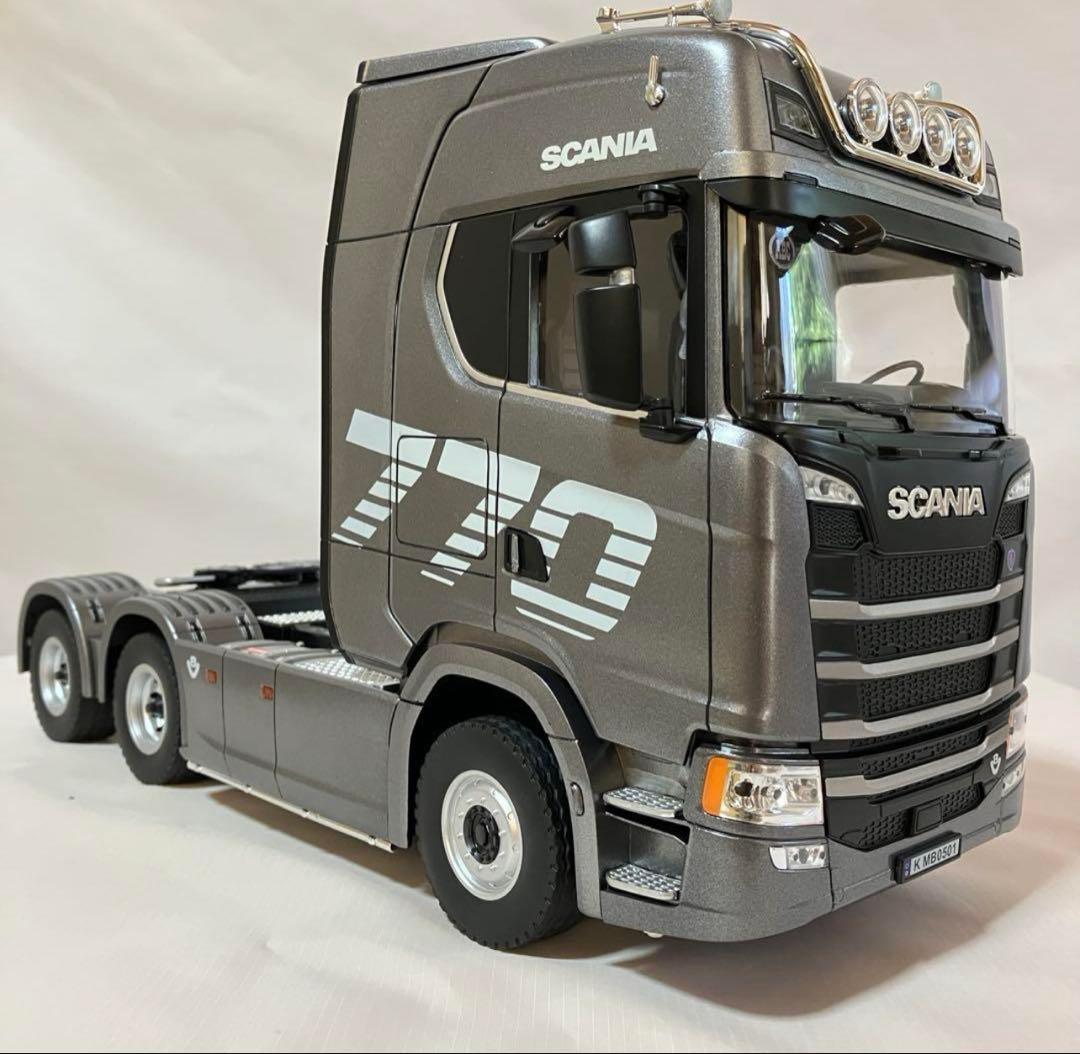 Scania 770 S V8 1\18 スケール　トラックとトレーラーセット