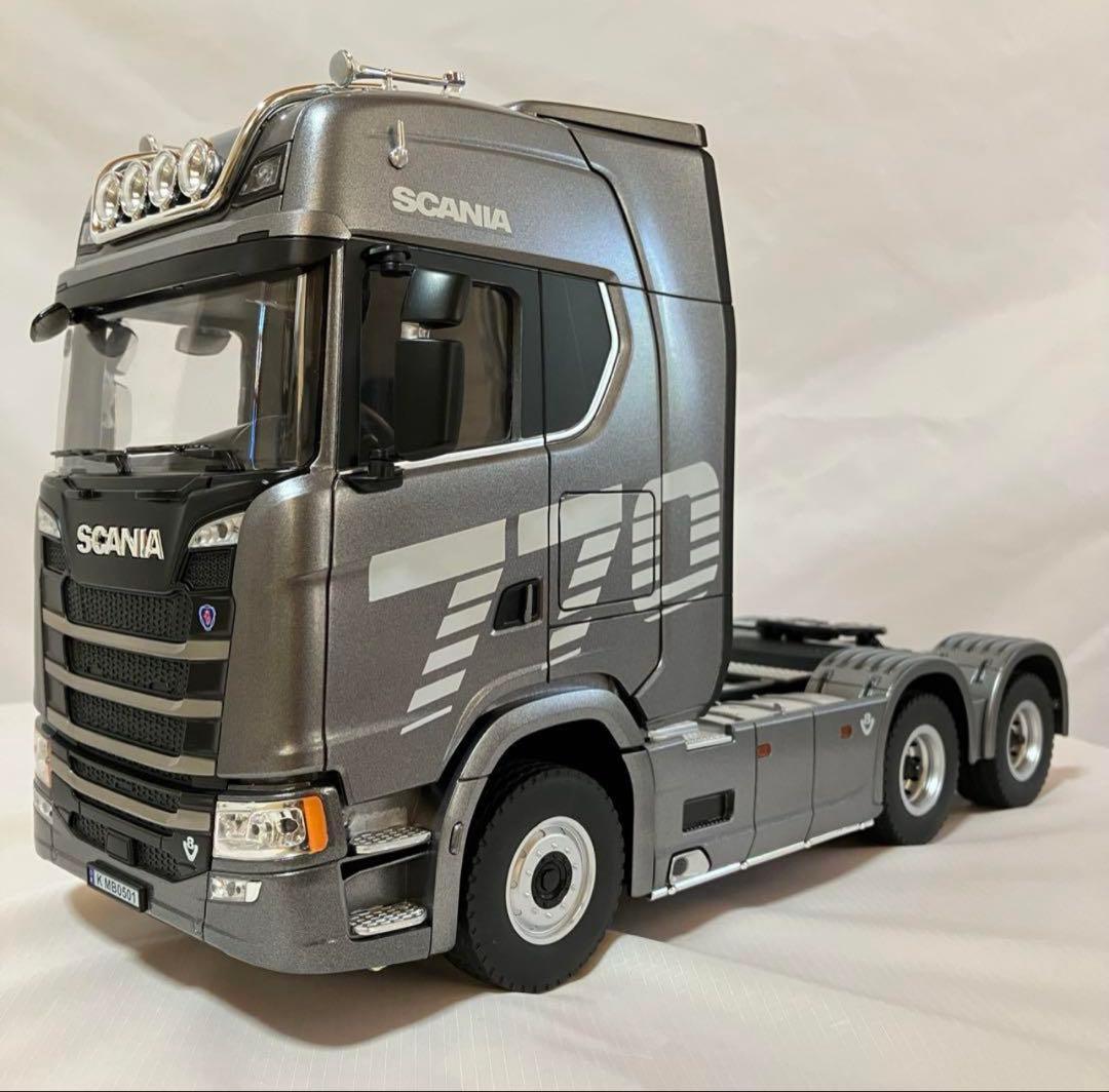 Scania 770 S V8 1\18 スケール　トラックとトレーラーセット