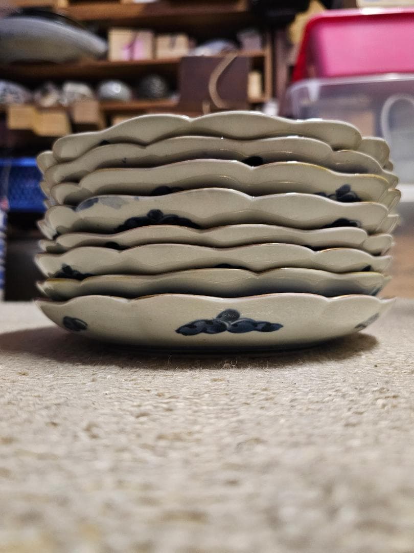 江戸後期 古伊万里 松に松ぼっくり 輪花7寸皿 8客セット