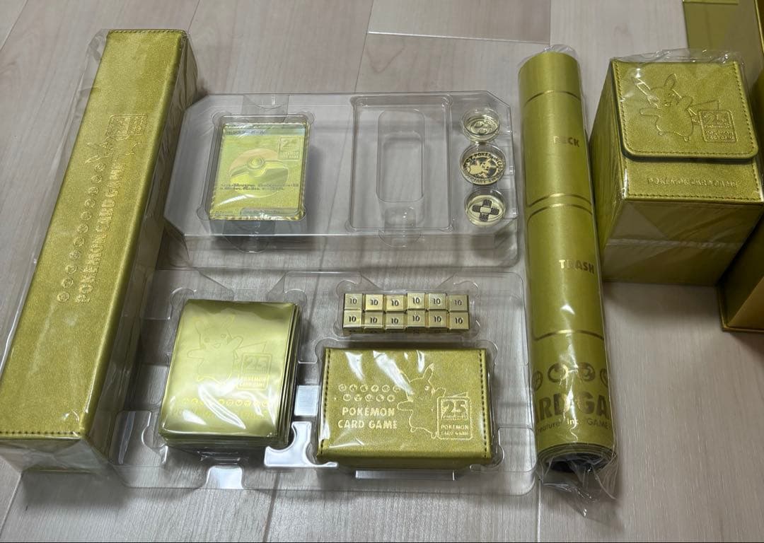 ポケモンカード25thアニバーサリーゴールデンボックス