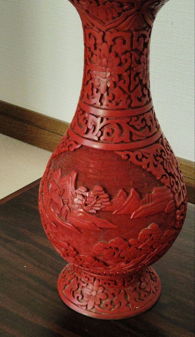 中国　剔紅　堆朱　内七宝　朱色赤花瓶　アンティーク　古美術品