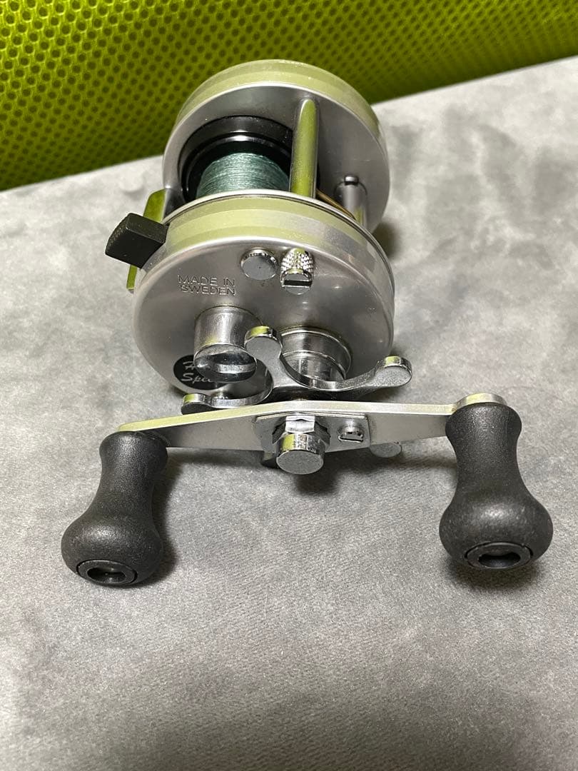 ABU Ambassadeur 2500C IAR シルバー