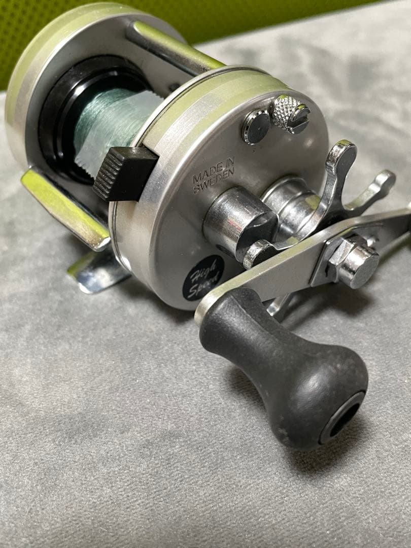 ABU Ambassadeur 2500C IAR シルバー