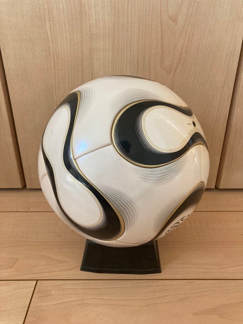 ラスト一つ　チームガイスト サッカーボール ５号球 公式球　TEAM GEIST