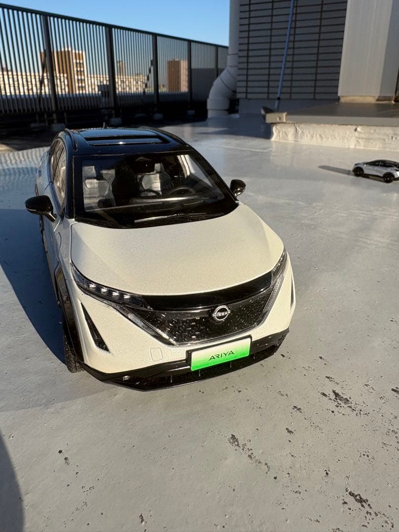 ミニカー 1/18 日産 ニッサン アリア ARIYA ホワイト　箱付