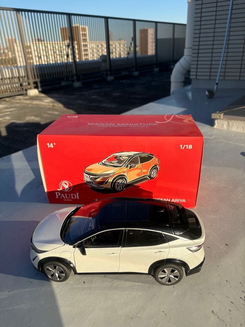 ミニカー 1/18 日産 ニッサン アリア ARIYA ホワイト　箱付