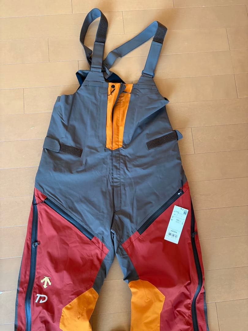 サスペンダー付きスキーウェア