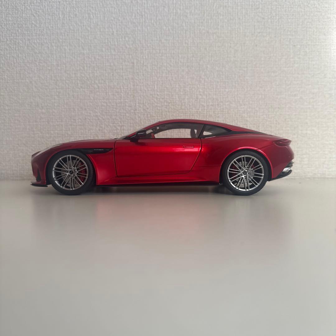 Xiaoguang Model 1/18 アストンマーティン db12
