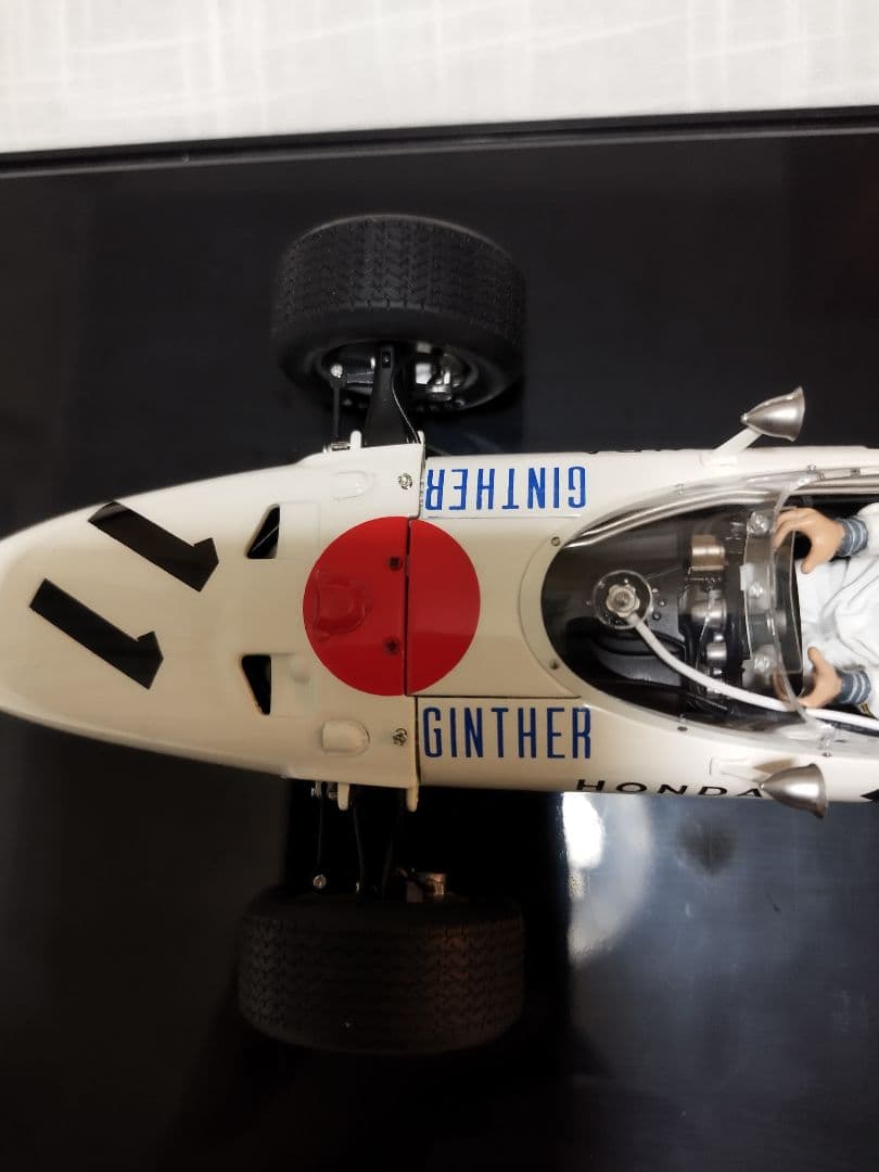 HONDARA272F1　Mexico GP1965 1/18ミニカー、雑誌付き