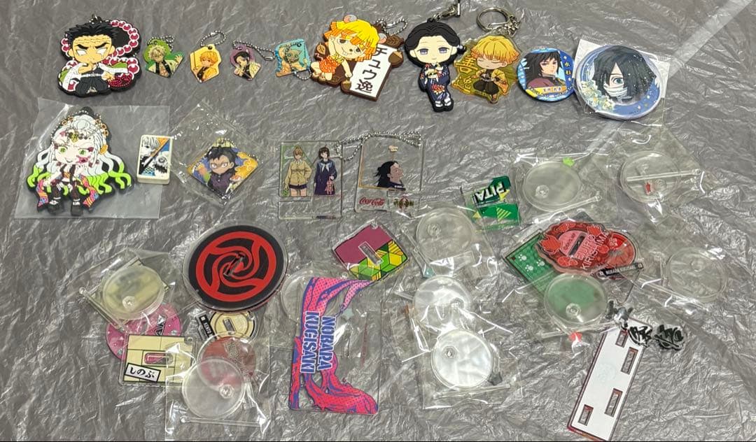鬼滅 呪術 約375点 アニメグッズ まとめ売り 缶バッジ アクリル 等