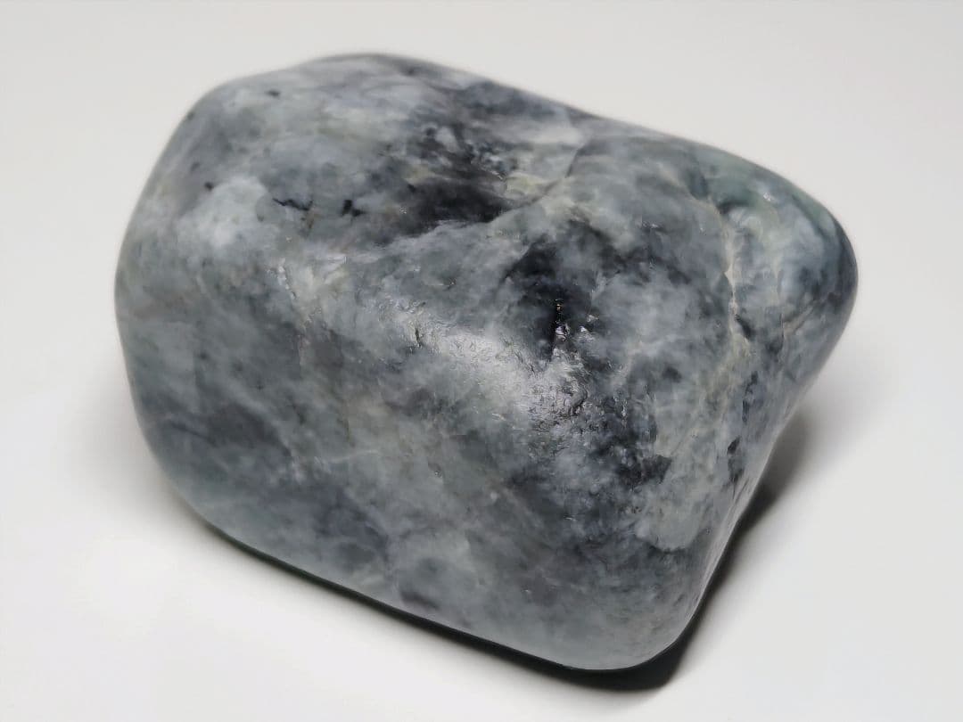 糸魚川137 翡翠 213g ヒスイ 原石 鑑賞石 自然石 誕生石 鉱物 鉱石