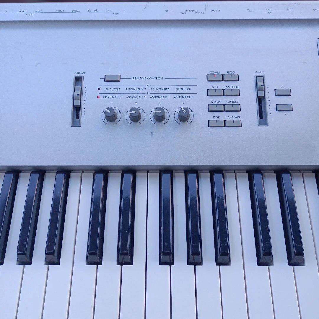 KORG TRITON Pro シンセサイザー シルバー