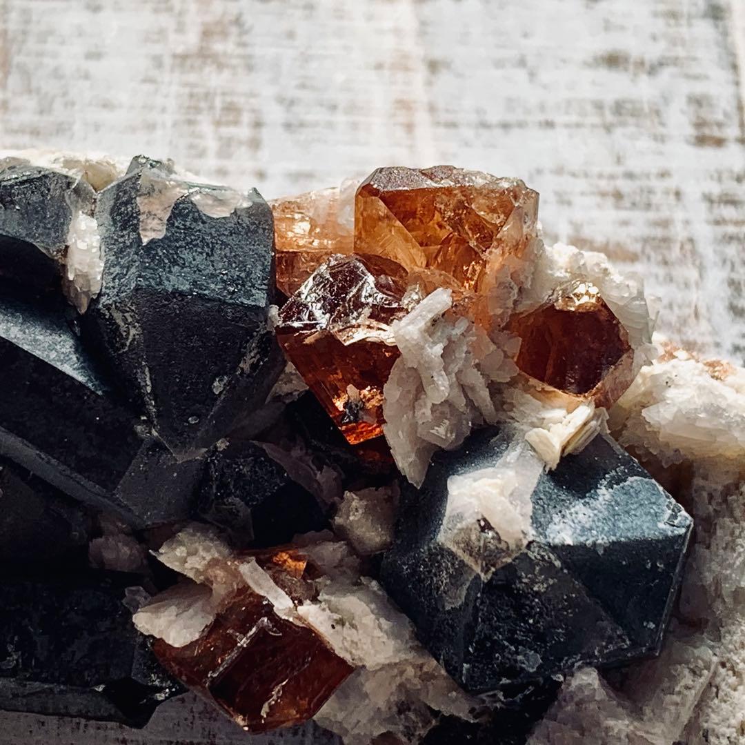 珍品！トパーズ共生標本E/黒水晶/モスコバイト/スカルドゥ産