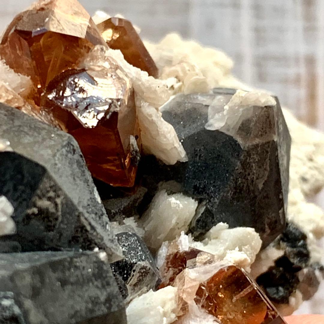 珍品！トパーズ共生標本E/黒水晶/モスコバイト/スカルドゥ産