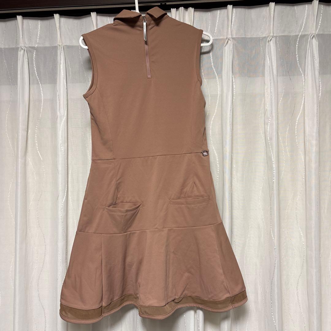 最終値下げ　Descente ノースリーブワンピース、バイザーセット