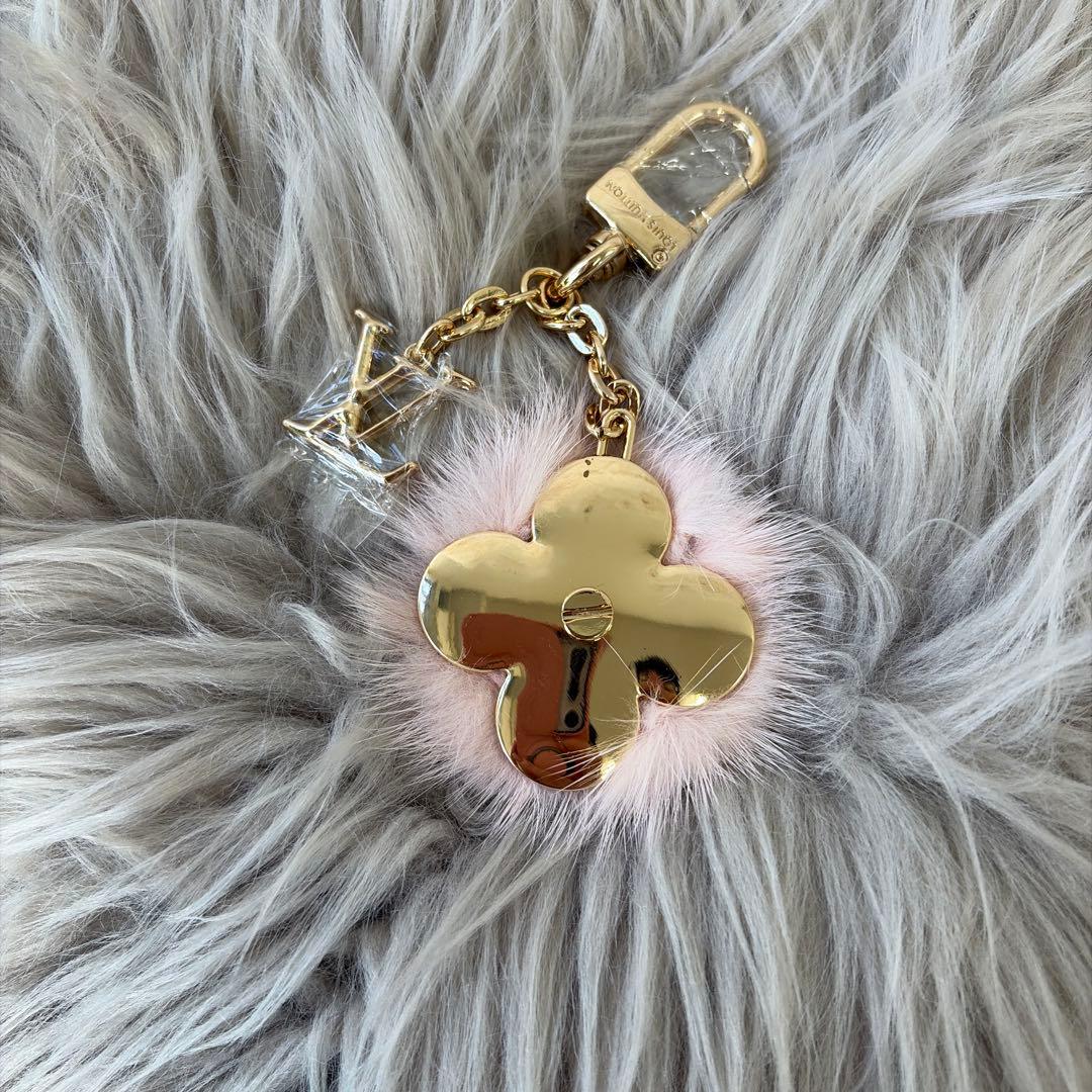 BIGSALE Louis Vuitton フラワーキーホルダー