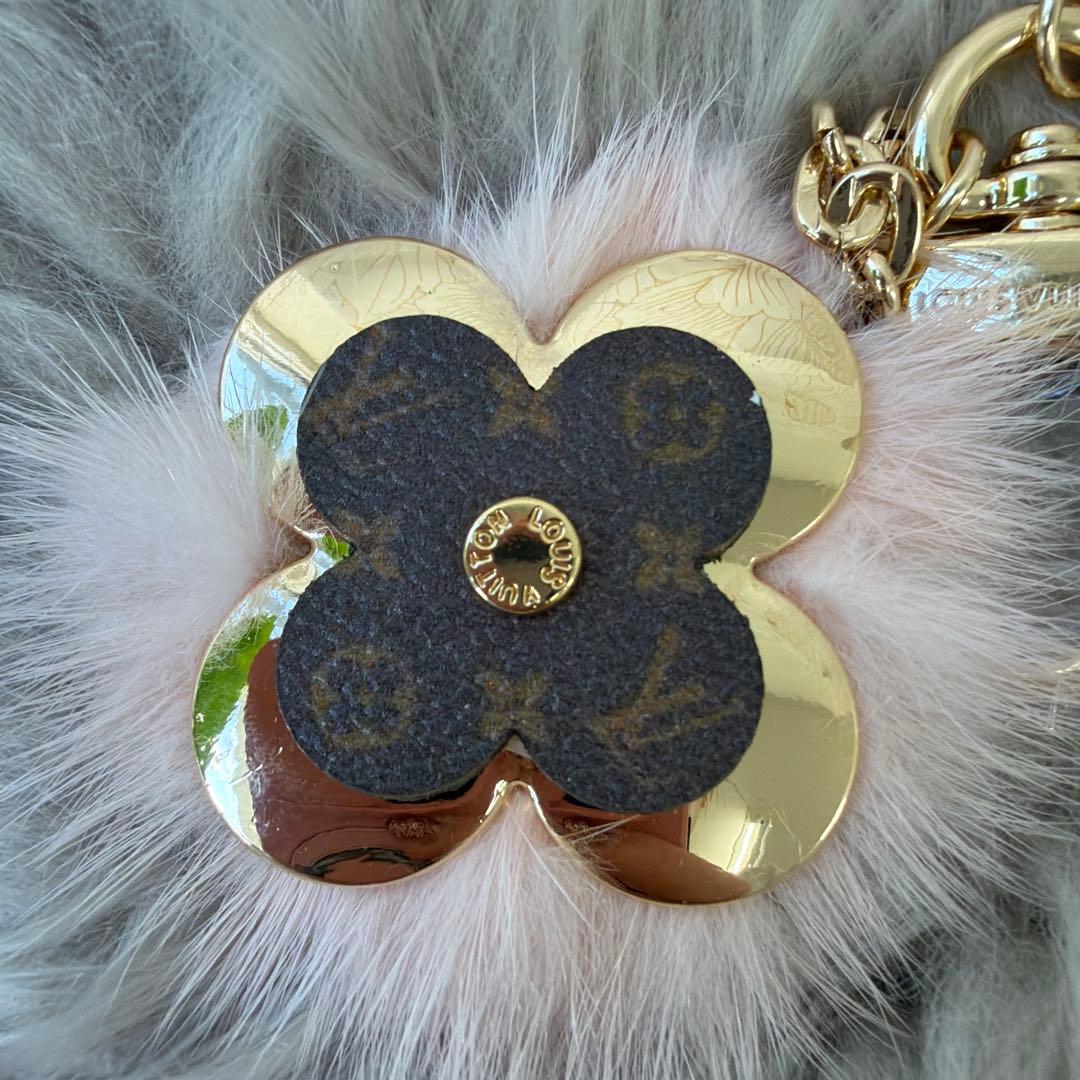 BIGSALE Louis Vuitton フラワーキーホルダー