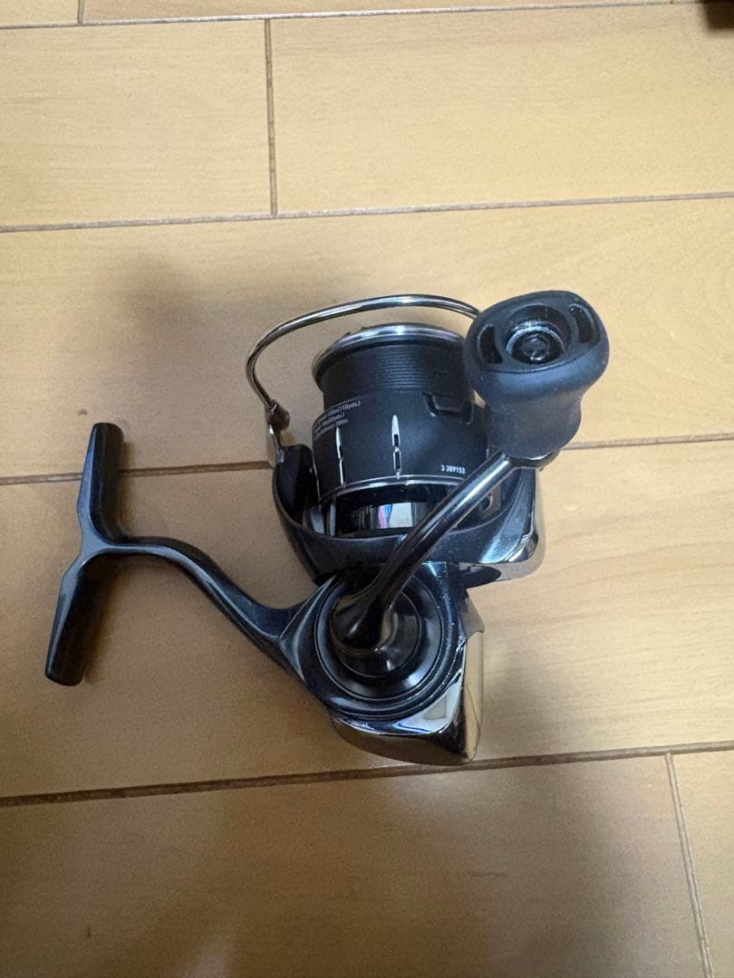 Daiwa 24LUVIASSF2000SS-P スピニングリール