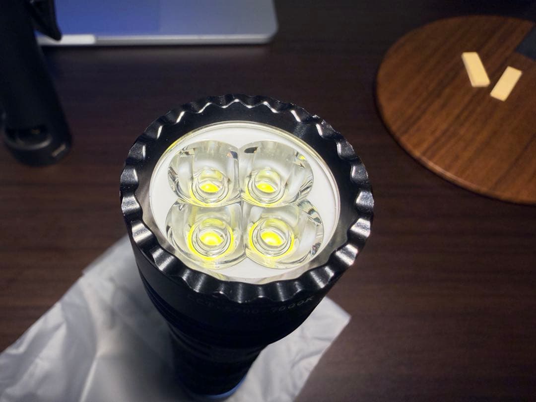 Olight Seekers 4 Pro青色 懐中電灯 4600ルーメン