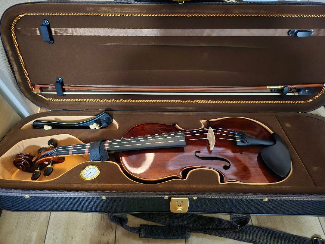 ベッラアルモニア ヴァイオリン本体とケース、弓、肩当て付き