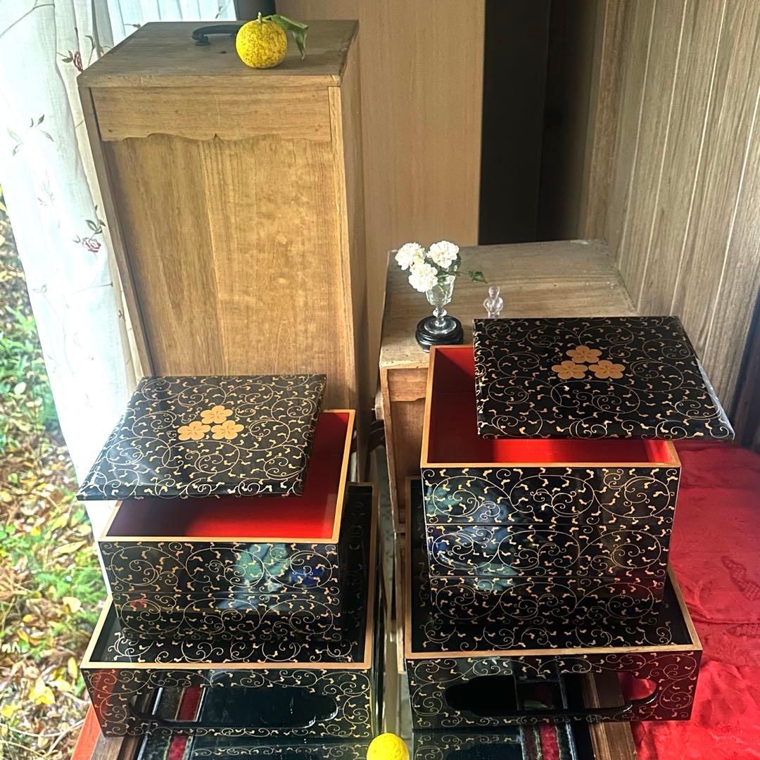 2141様感謝‼️JAPAN蒔絵唐草三梅内朱五段重二枚蓋➕重台ニ客揃桐箱