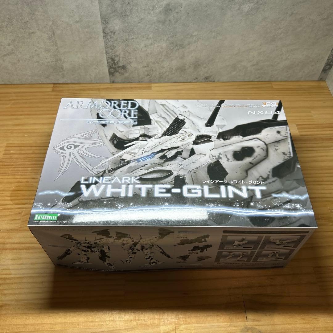 アーマードコア　ホワイトグリント　プラモデル