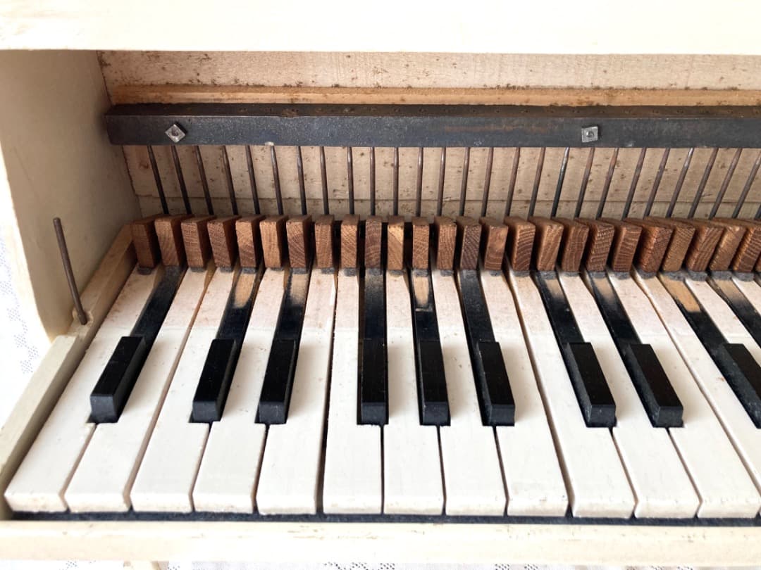 白い Michelsonne PARIS ミシェルソンヌ 37鍵 木製ハンマー