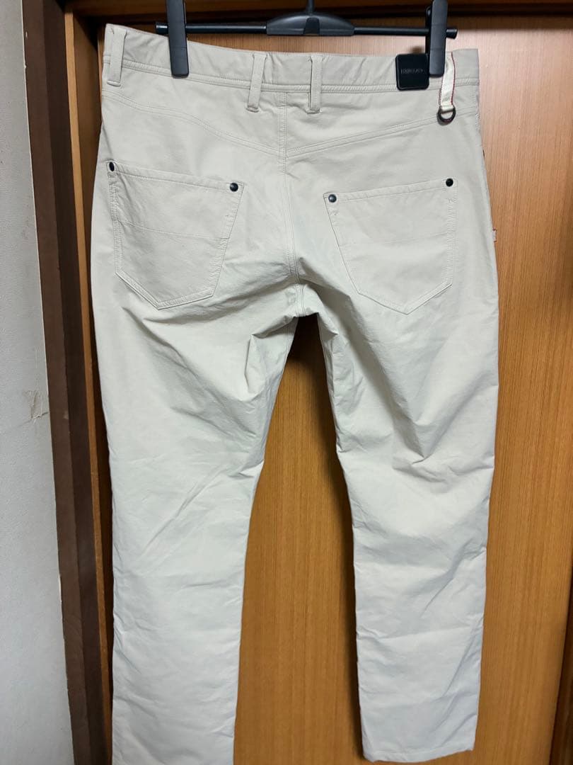 ア*ス様 BRIEFING　ブリーフィング　スリムフィット　ベージュパンツ　Lサ