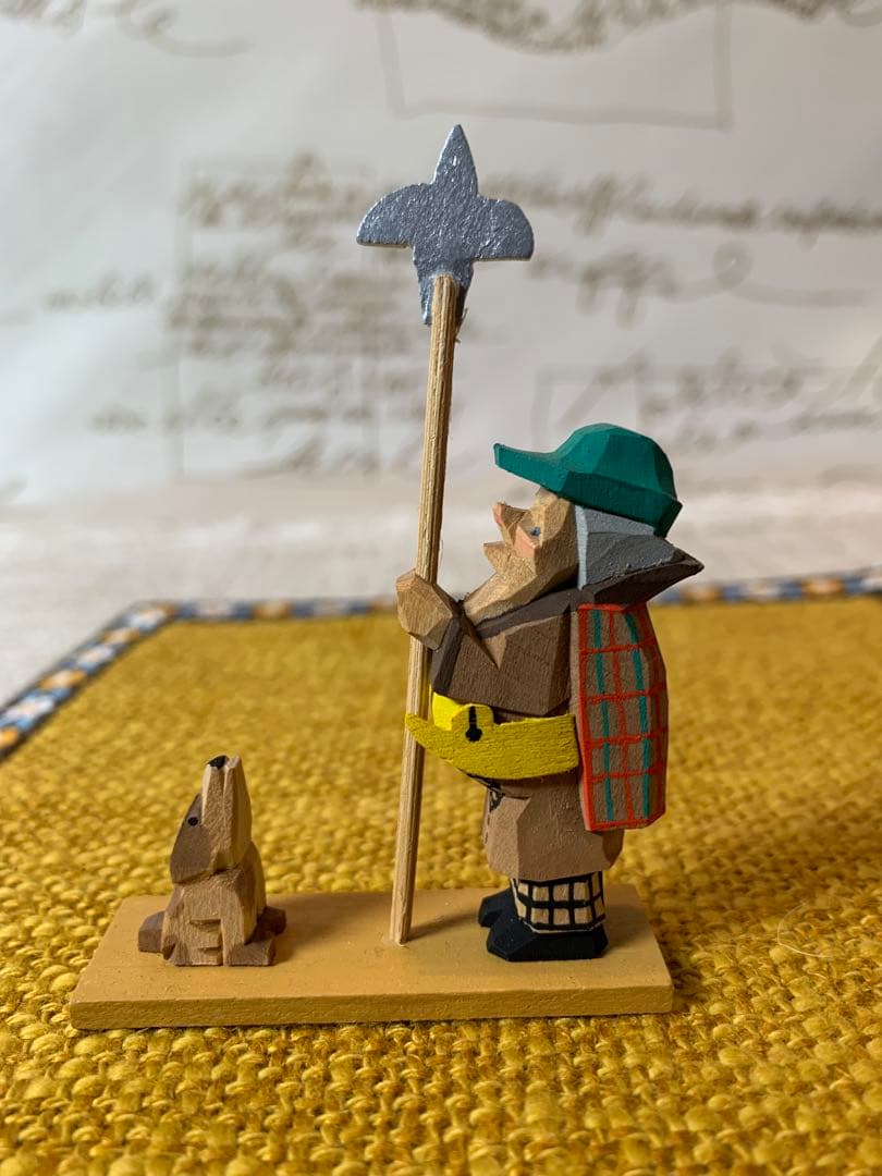 ドイツ製　エルツ山地　ヘルビッヒ工房　木製人形ザイフェン　叔父さんとワンちゃん！