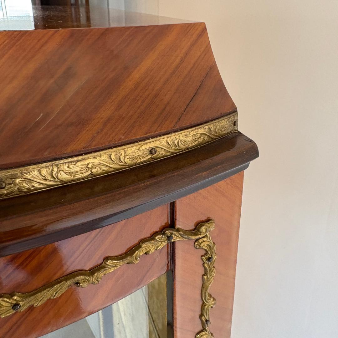 ロココ調 キングウッドキャビネット サーペンタイン×オルモル装飾