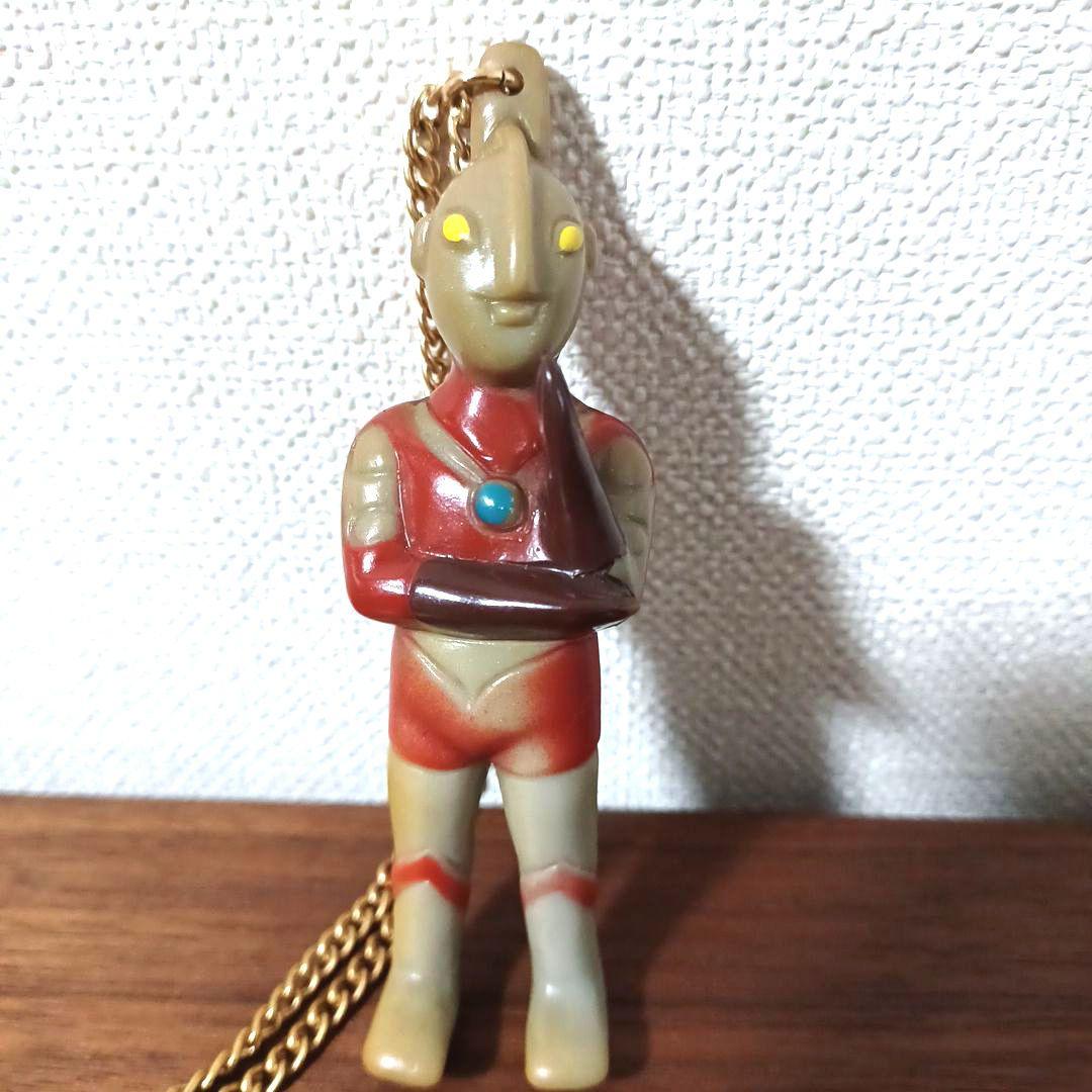 当時物　円谷プロ「ウルトラマン」「ウルトラセブン」昭和レトロペンダント2個セット