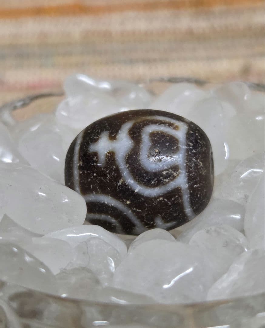 053　天珠　楕円形　長壽寶瓶蓮花天珠　dzibeads！