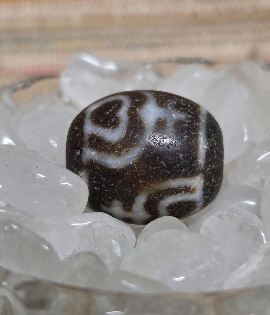 053　天珠　楕円形　長壽寶瓶蓮花天珠　dzibeads！