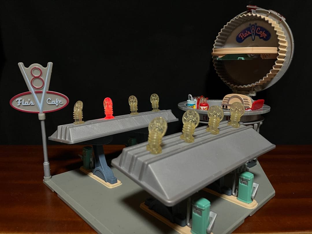 カーズ フロー V8 カフェ