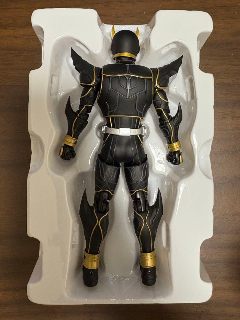 真骨彫 仮面ライダークウガ アルティメットフォーム