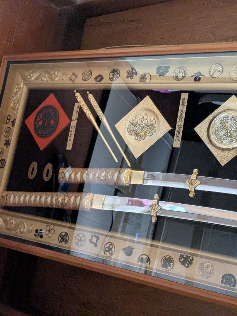 織田・豊臣・徳川　武家三大家紋　模造刀 レプリカ 額入り 松庵
