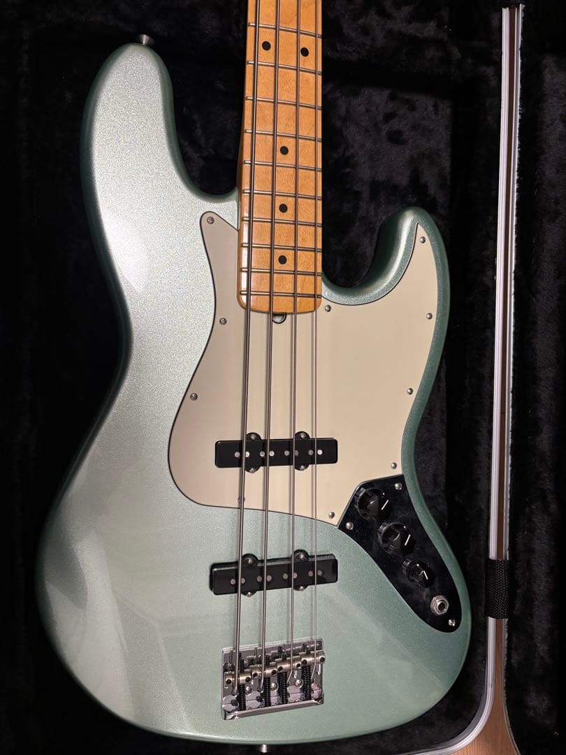 ベース American Professional II Jazz Bass