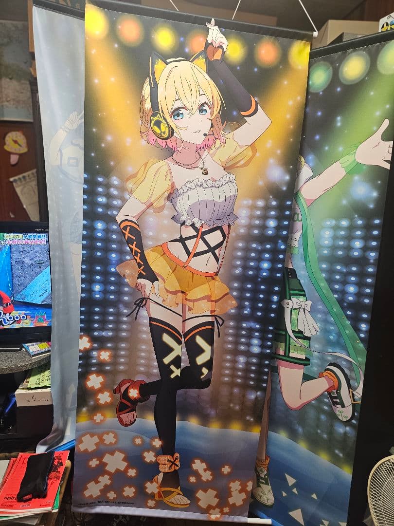 中野四葉、七海真美、水瀬渚、月島流星の等身大タペストリー